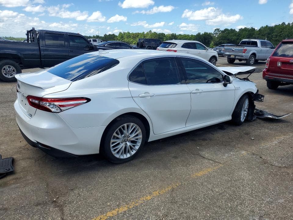 2019 TOYOTA CAMRY HYBRID XLE 3