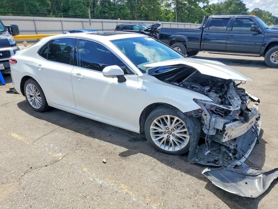 2019 TOYOTA CAMRY HYBRID XLE 4