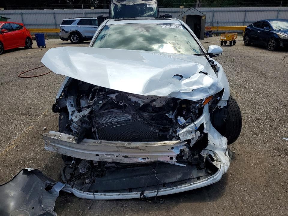 2019 TOYOTA CAMRY HYBRID XLE 5