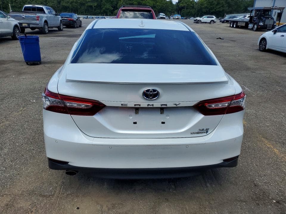 2019 TOYOTA CAMRY HYBRID XLE 6