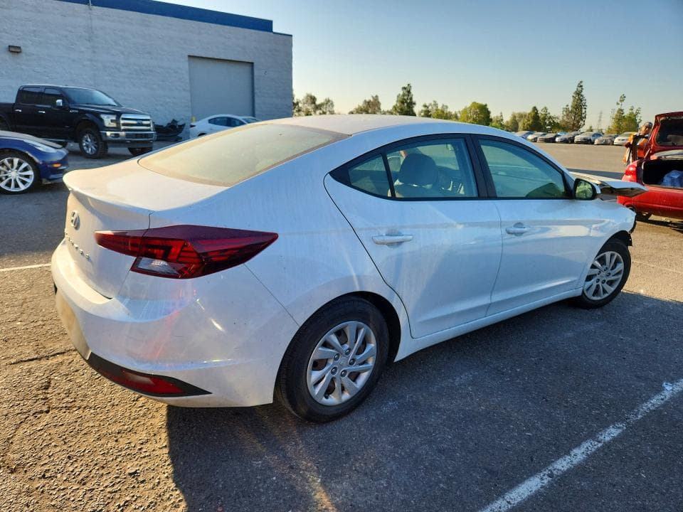 2019 HYUNDAI ELANTRA SE 3