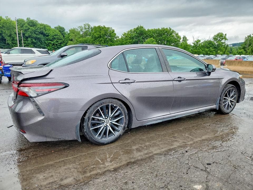 2022 TOYOTA CAMRY SE 3