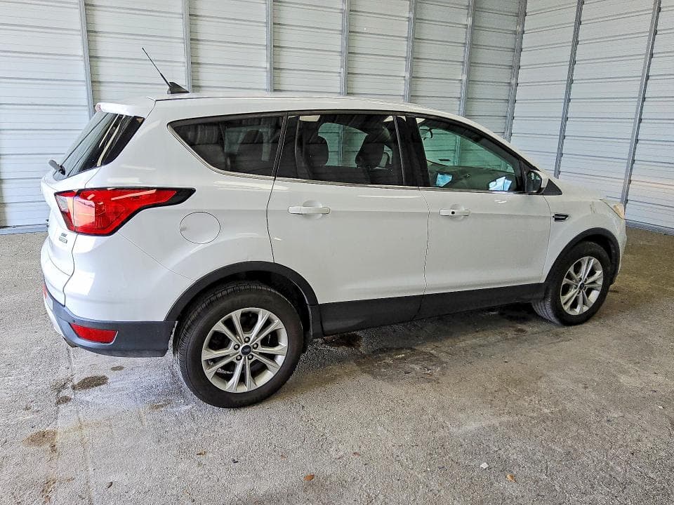 2019 FORD ESCAPE SE 3