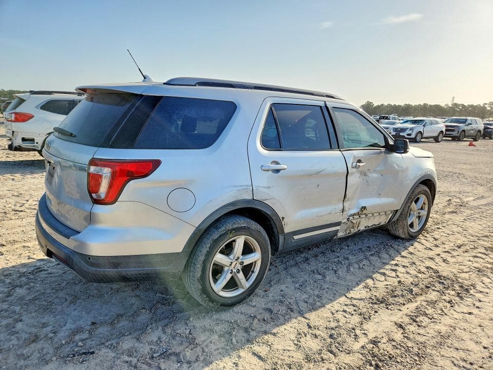 2019 FORD EXPLORER XLT 3