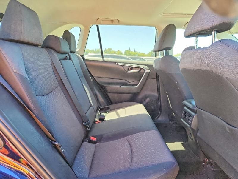 2020 TOYOTA RAV4 HYBRID XLE 10