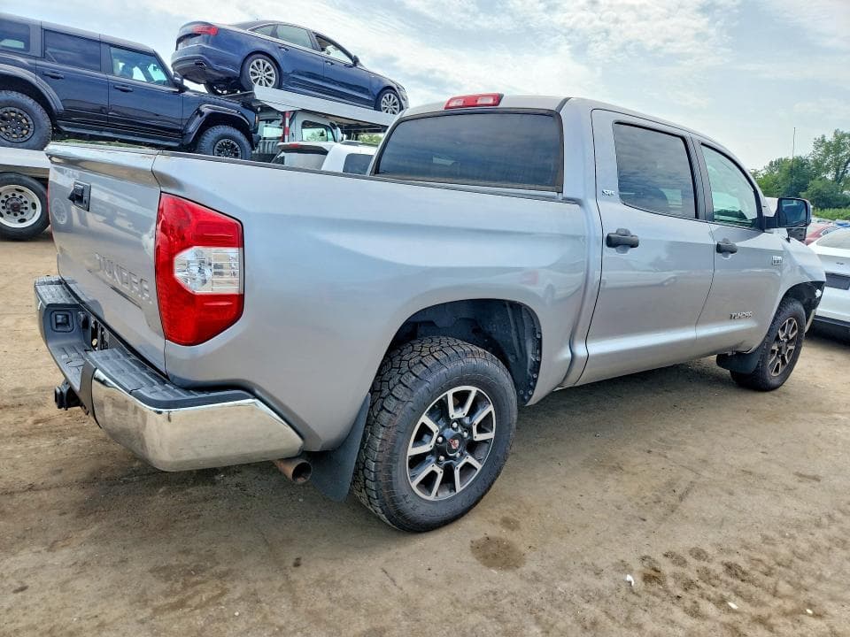 2017 TOYOTA TUNDRA SR5 3