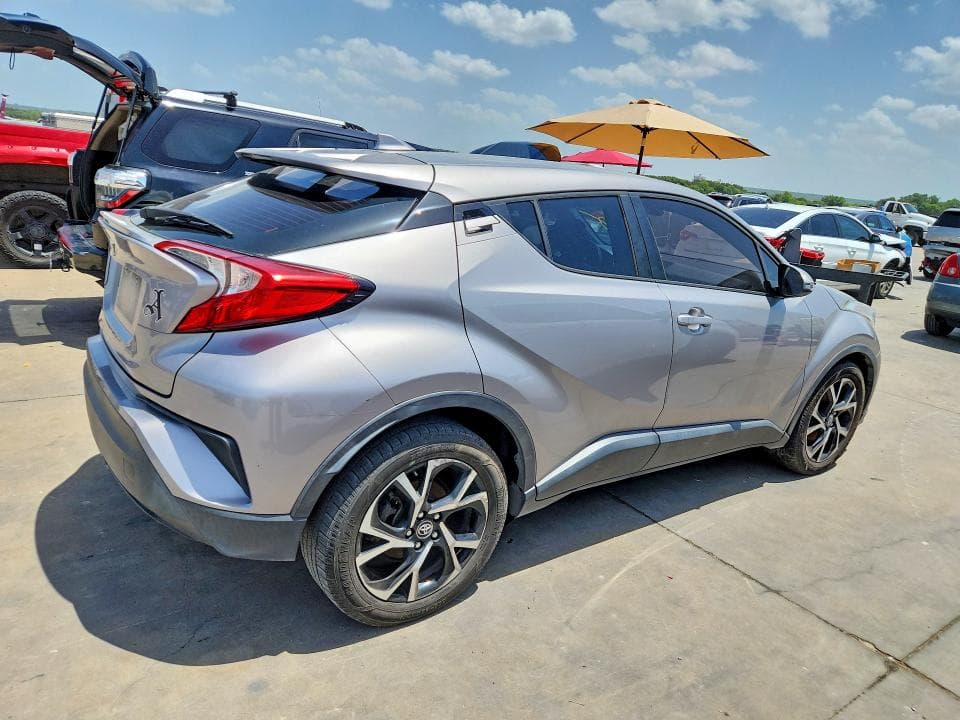 2018 TOYOTA C-HR XLE 3
