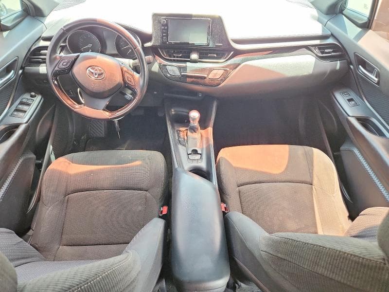 2018 TOYOTA C-HR XLE 8