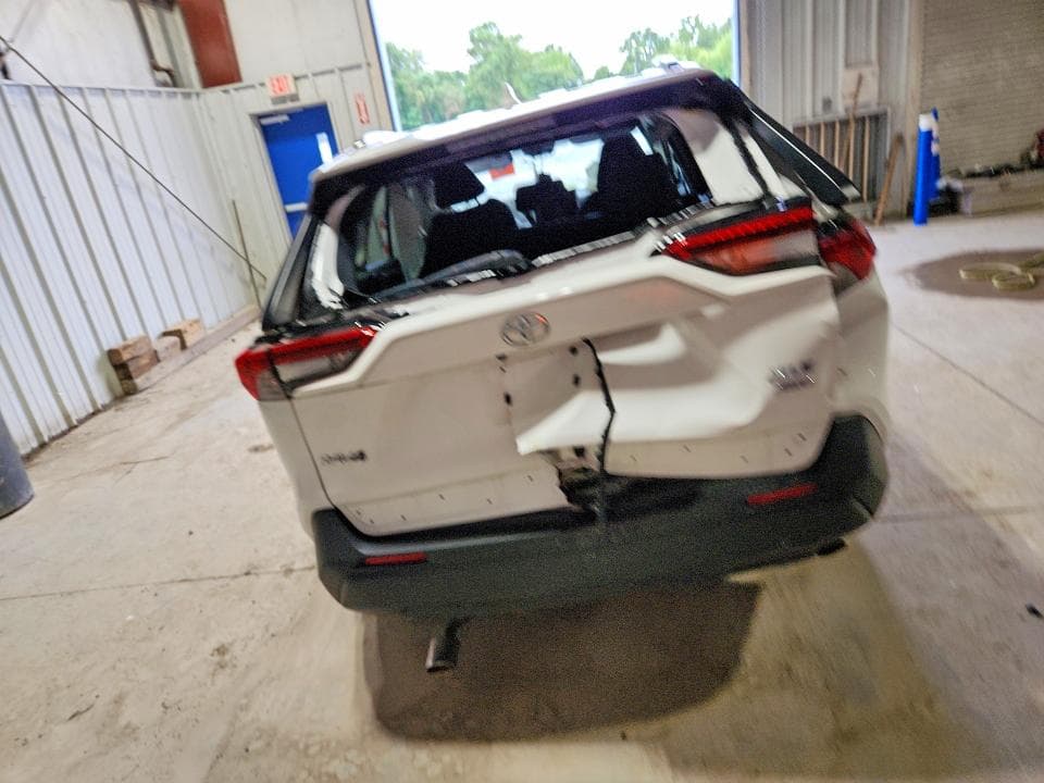 2025 TOYOTA RAV4 XLE 6