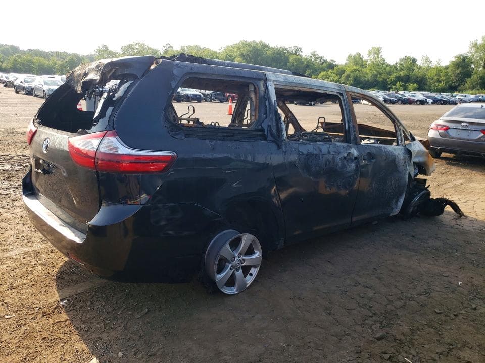 2017 TOYOTA SIENNA LE 3
