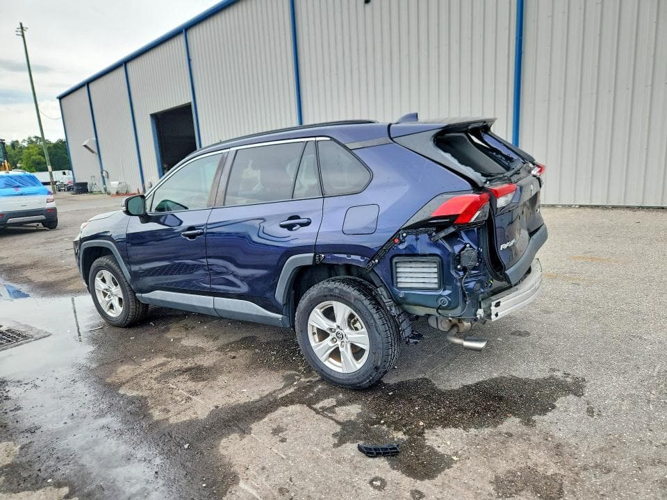 2021 TOYOTA RAV4 XLE 2