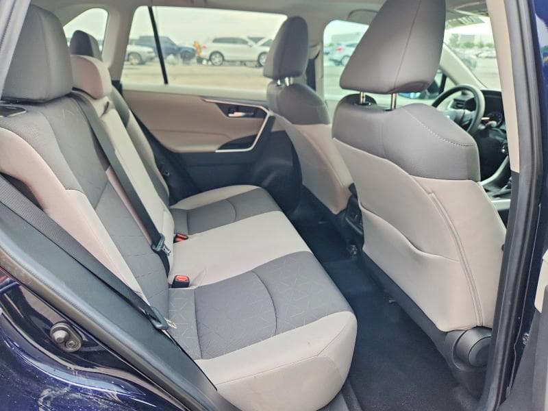 2021 TOYOTA RAV4 XLE 11