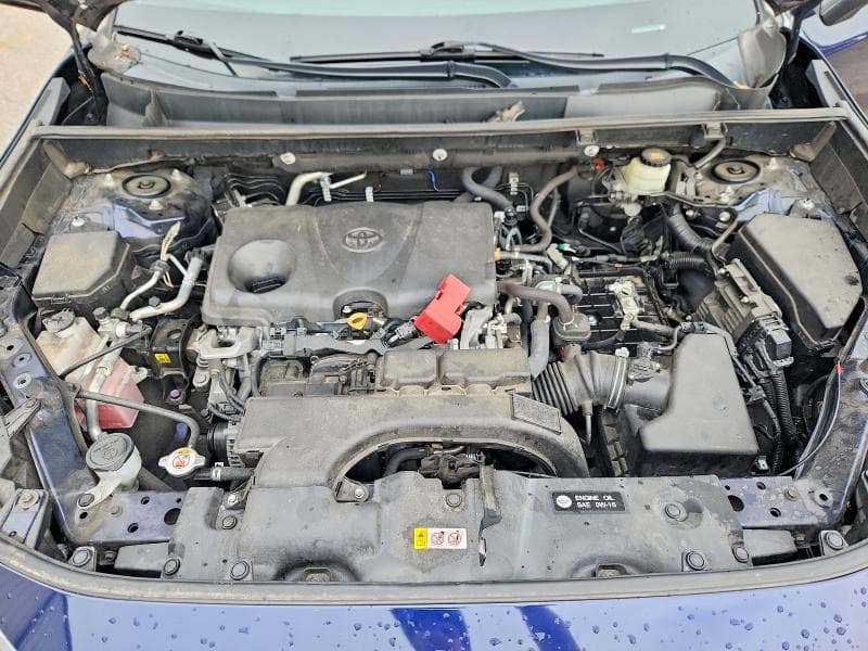 2021 TOYOTA RAV4 XLE 12