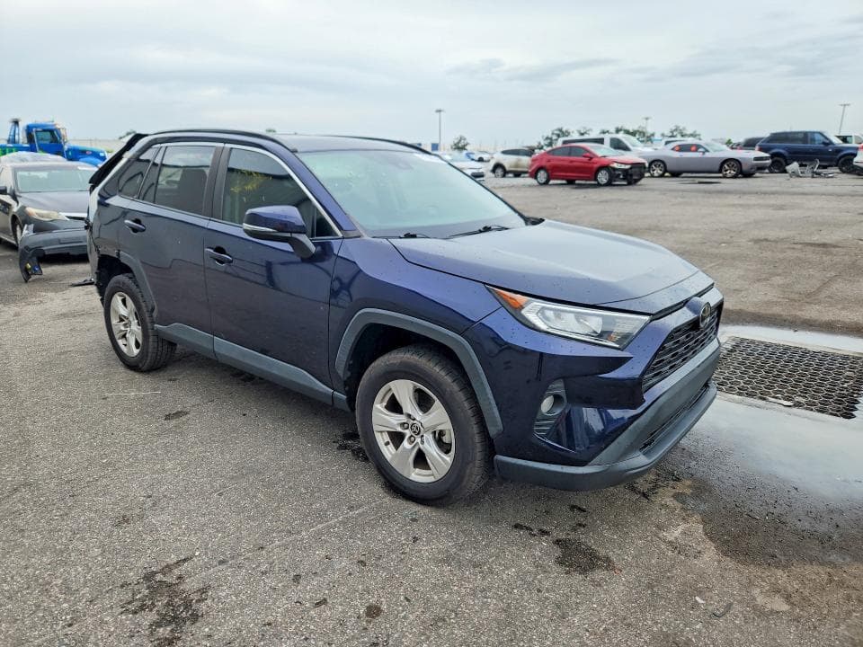 2021 TOYOTA RAV4 XLE 4
