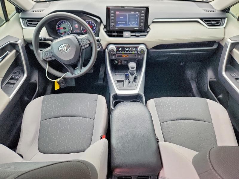 2021 TOYOTA RAV4 XLE 8