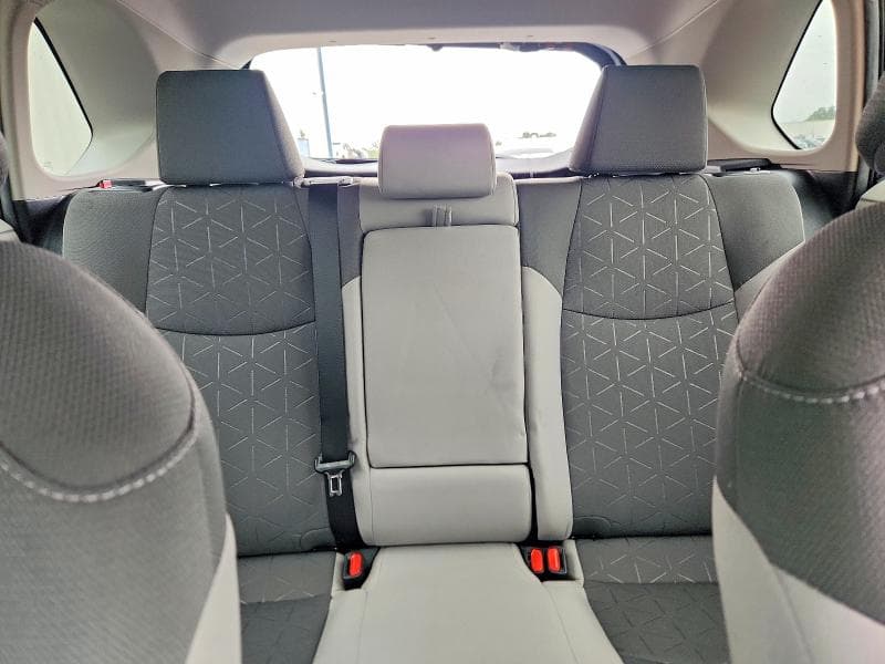 2021 TOYOTA RAV4 XLE 10
