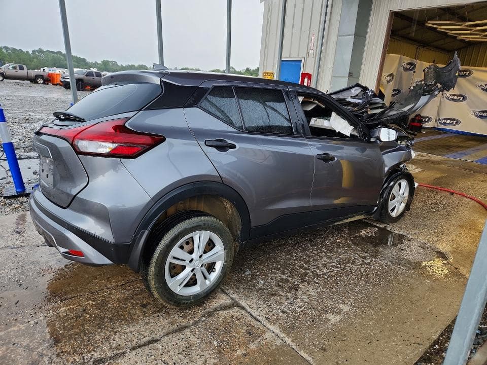 2024 NISSAN KICKS S 3