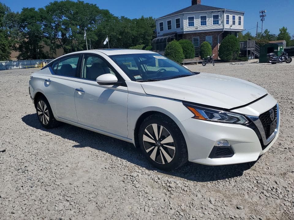 2022 NISSAN ALTIMA SV 4