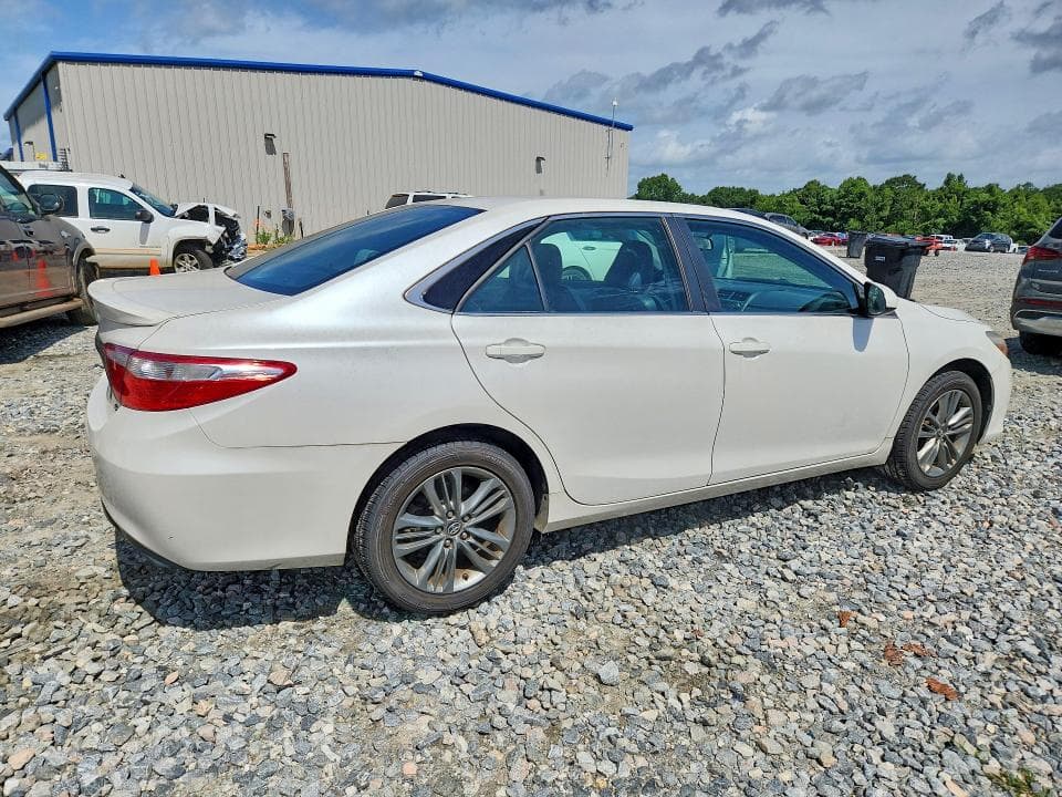 2017 TOYOTA CAMRY SE SE 3