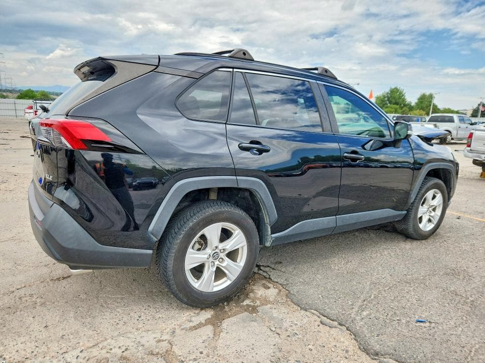 2019 TOYOTA RAV4 XLE 3