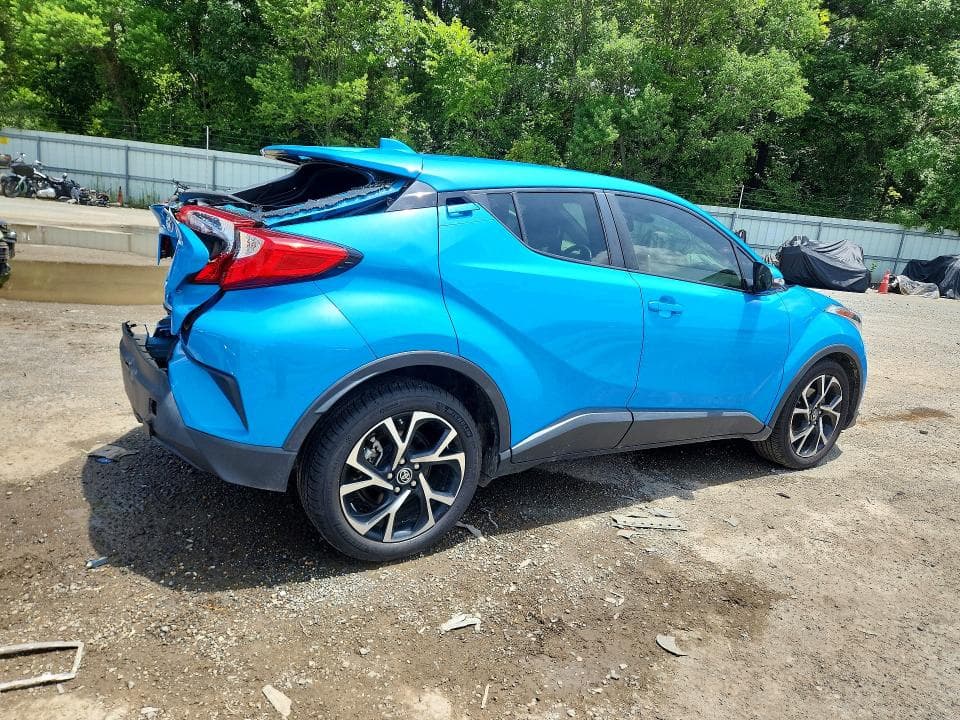 2019 TOYOTA C-HR XLE 3