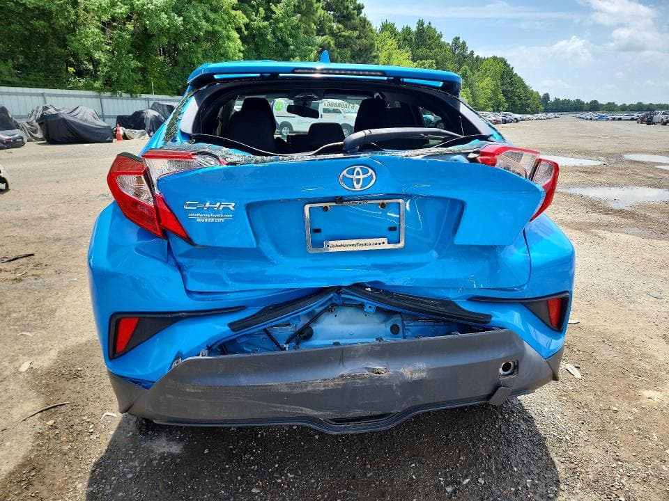 2019 TOYOTA C-HR XLE 6
