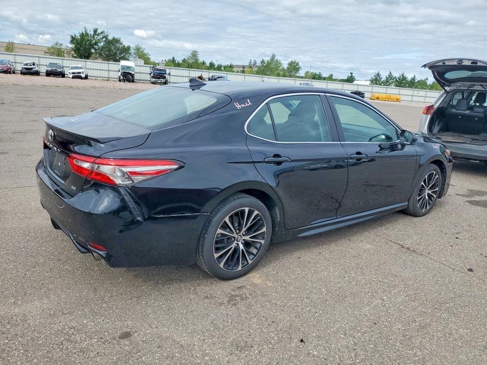 2019 TOYOTA CAMRY SE SE 3