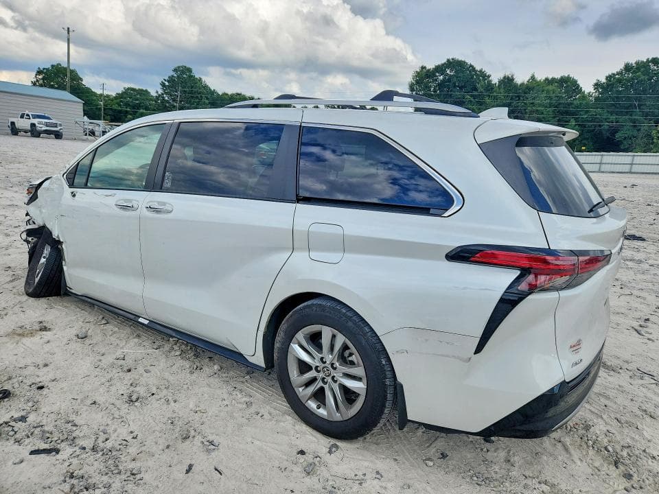 2022 TOYOTA SIENNA LIMITED 7-PASSENGER 2