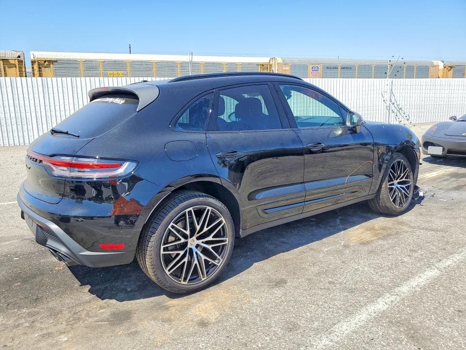 2026 PORSCHE MACAN BASE 3