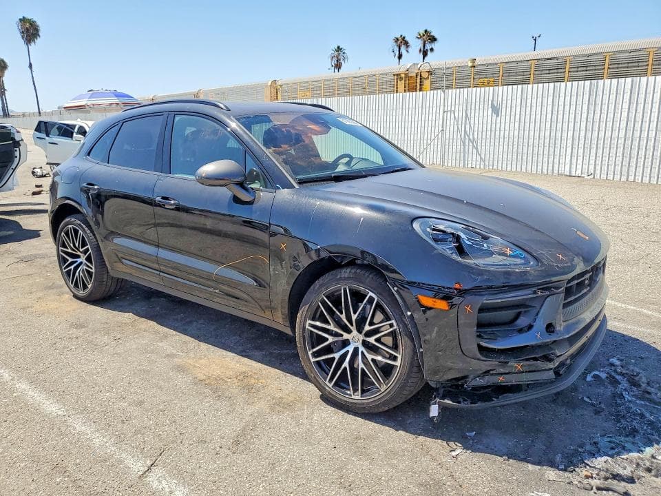 2026 PORSCHE MACAN BASE 4