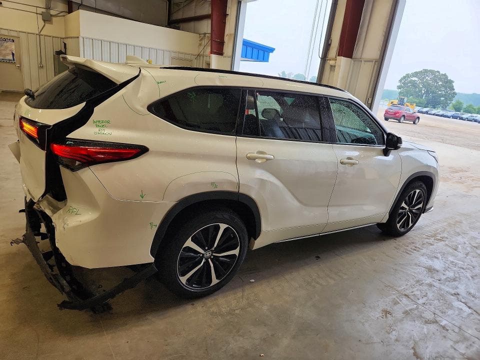 2021 TOYOTA HIGHLANDER XSE 3