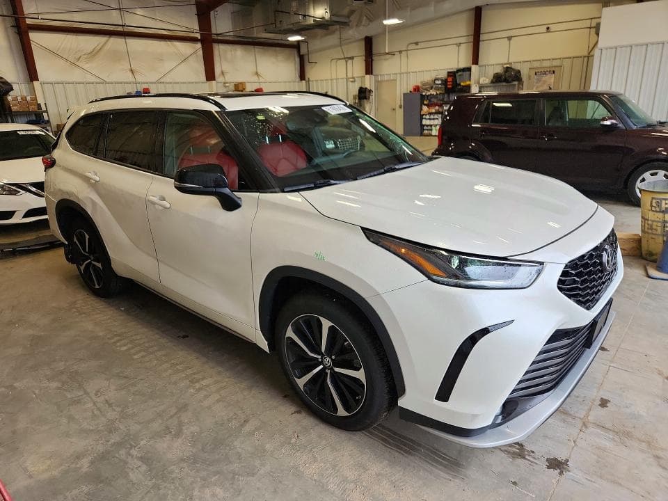 2021 TOYOTA HIGHLANDER XSE 4