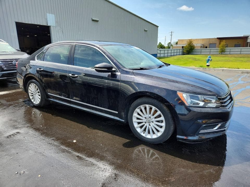 2017 VOLKSWAGEN PASSAT SE 4