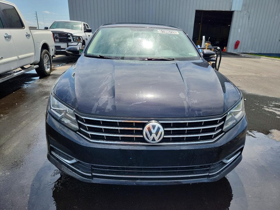 2017 VOLKSWAGEN PASSAT SE 5