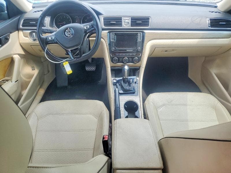 2017 VOLKSWAGEN PASSAT SE 8