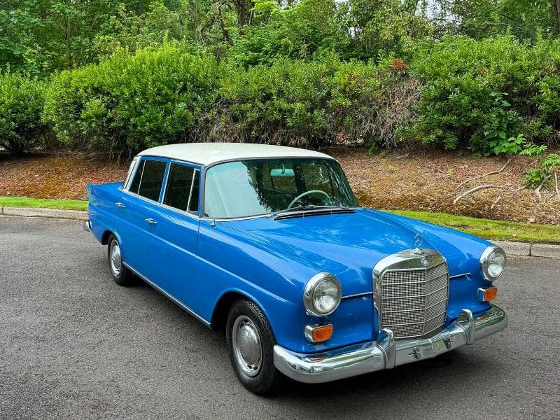1966 MERCEDES-BENZ 230 AUTOMATIC