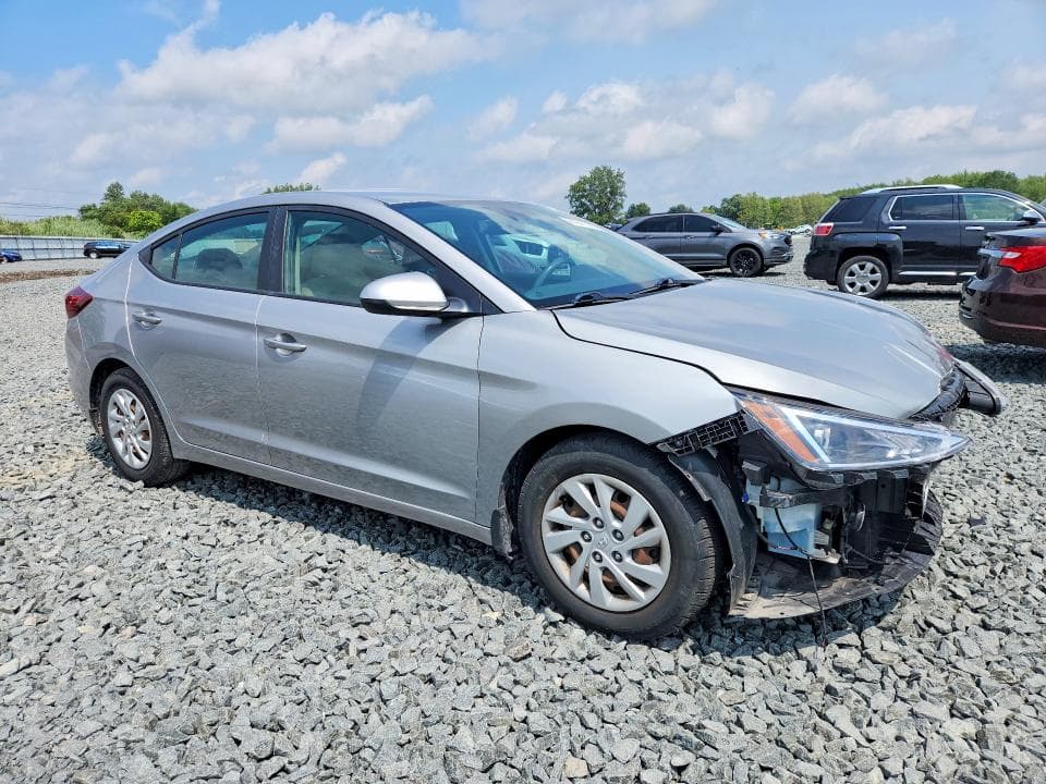 2020 HYUNDAI ELANTRA SE 4