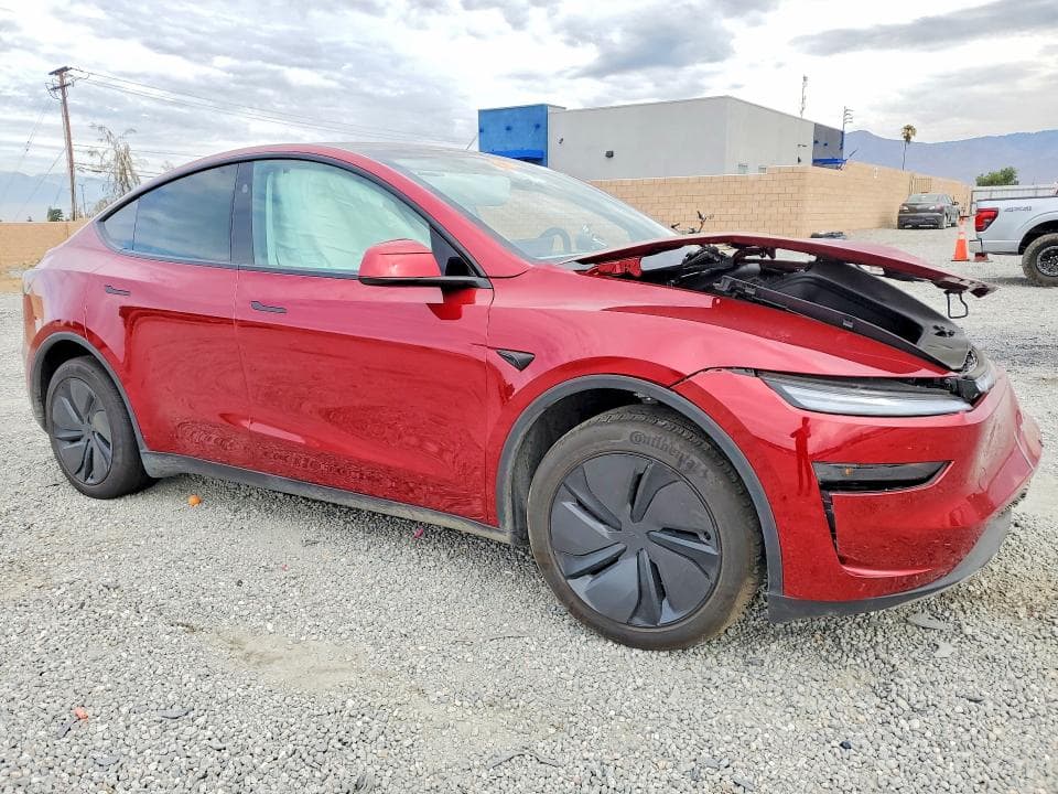 2026 TESLA MODEL Y 4