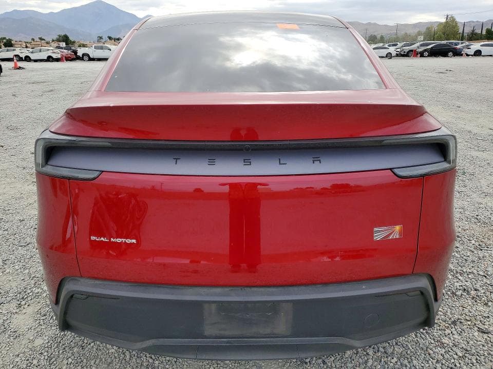 2026 TESLA MODEL Y 6