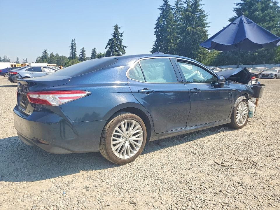 2018 TOYOTA CAMRY HYBRID XLE 3