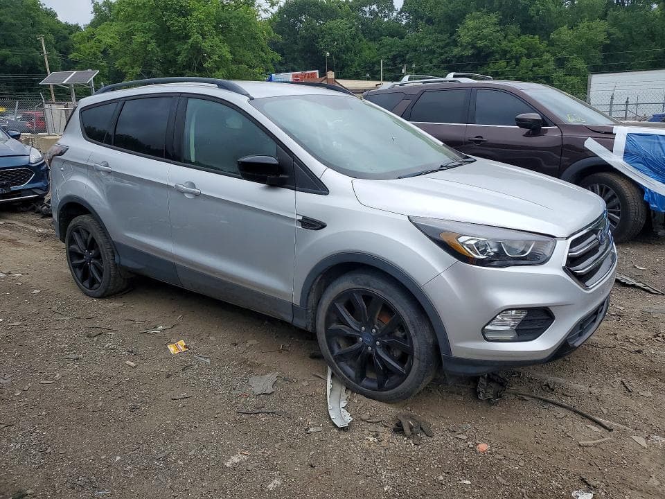 2017 FORD ESCAPE SE 4