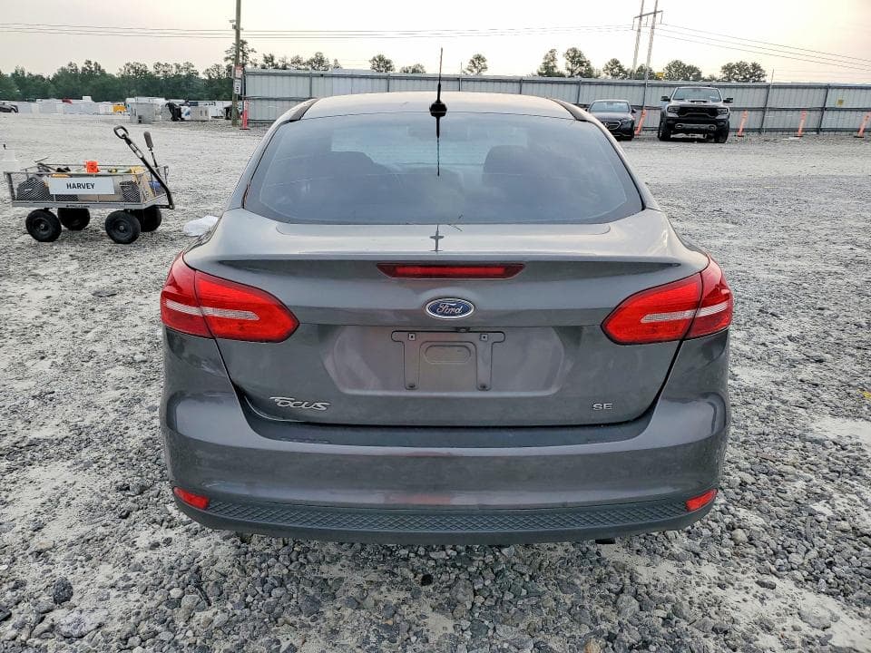 2017 FORD FOCUS SE 6