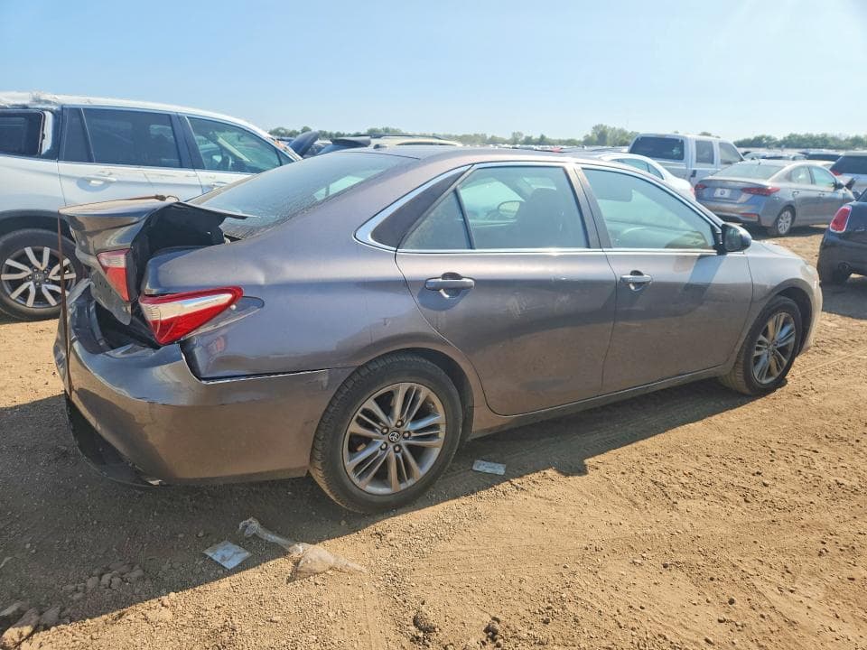 2017 TOYOTA CAMRY SE 3