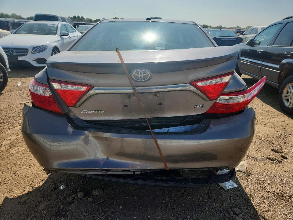 2017 TOYOTA CAMRY SE 6