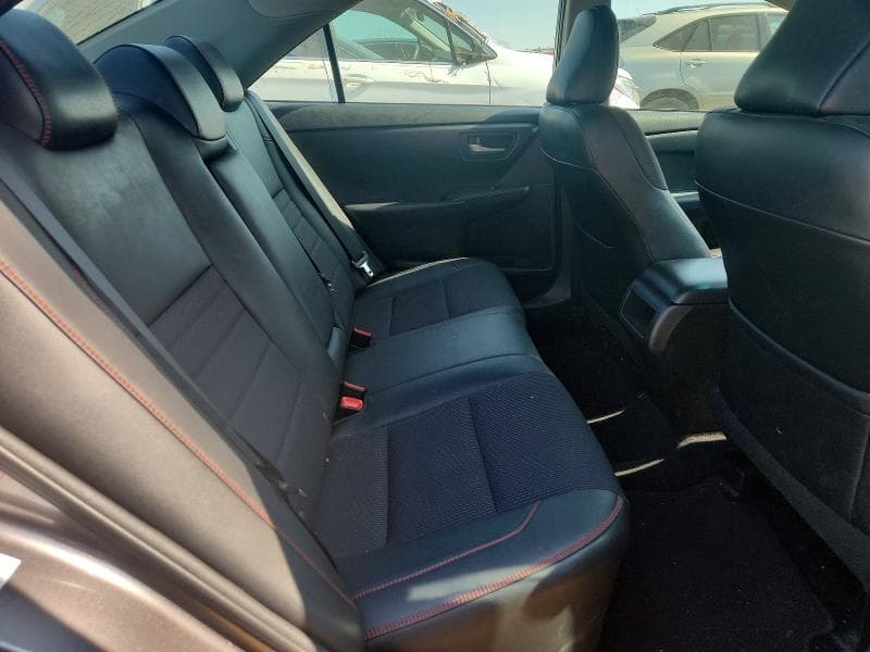 2017 TOYOTA CAMRY SE 10