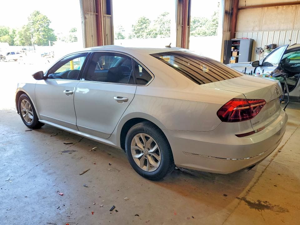 2017 VOLKSWAGEN PASSAT S S 2