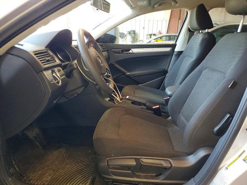 2017 VOLKSWAGEN PASSAT S S 7