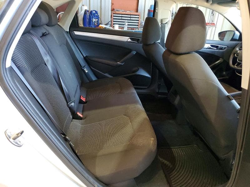 2017 VOLKSWAGEN PASSAT S S 10
