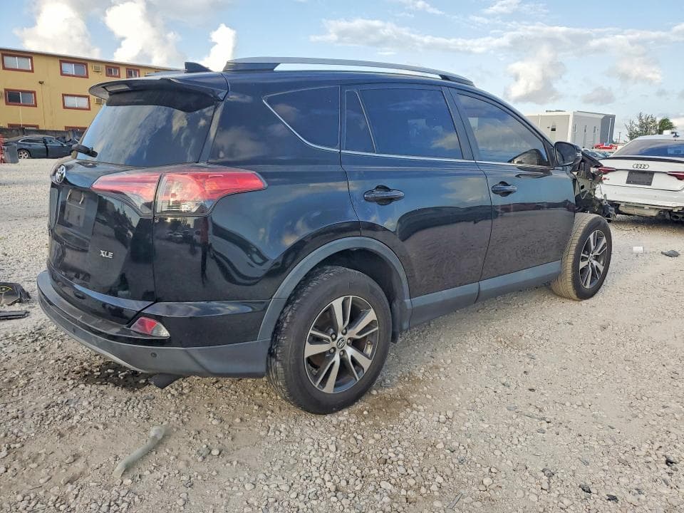 2018 TOYOTA RAV4 XLE 3