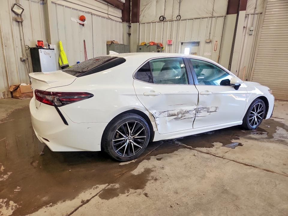2021 TOYOTA CAMRY SE 3